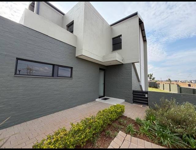 3 BEDROOM PROPERTY TO RENT IN MIDSTREAM MEADOWS